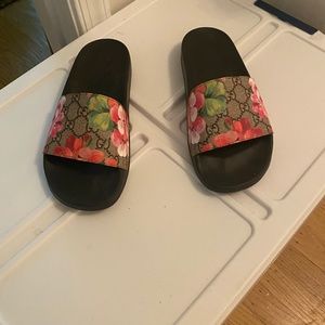 Gucci blooms slides